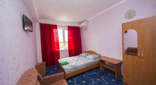 Гостиница Гостевой Дом «Альпийский Двор» Анапа Двухместный номер с 1 кроватью или 2 отдельными кроватями и собственной ванной комнатой-4