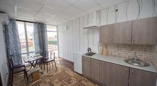 Гостиница Гостевой Дом «Альпийский Двор» Анапа Семейный номер с ванной комнатой-10