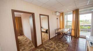 Гостиница Гостевой Дом «Альпийский Двор» Анапа Семейный номер с ванной комнатой-6