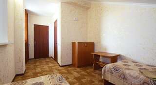 Гостиница Гостевой Дом «Альпийский Двор» Анапа Небольшой двухместный номер с 1 кроватью или 2 отдельными кроватями-2